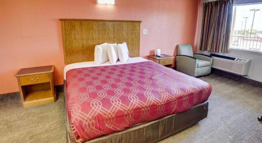 Econo Airport Hotel