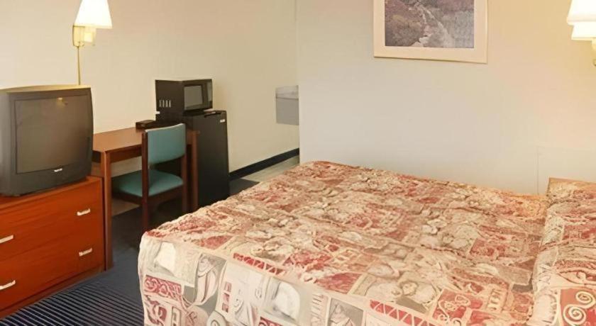 Hotel Econo Airport 2*