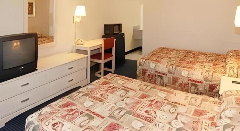 Econo Airport Hotel