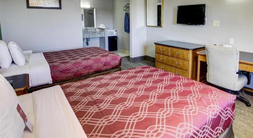Econo Airport Hotel
