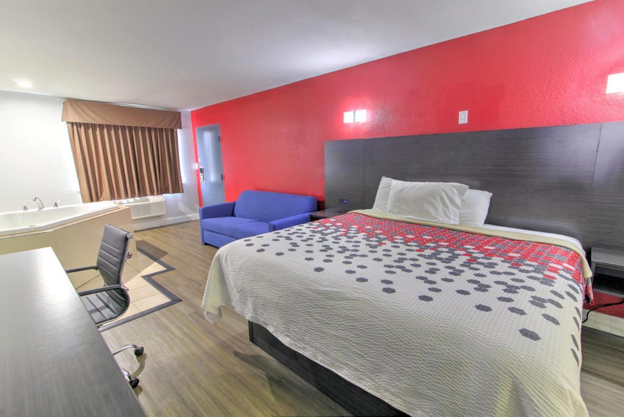 Hotel Econo Airport 2*